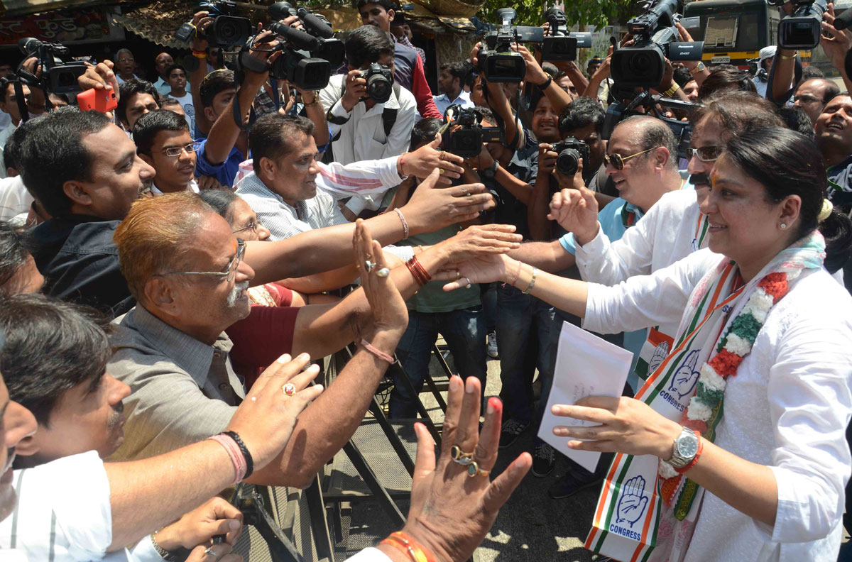 Congress/NCP/PRP (Kawade)/ Republican Party of India (Democratic) Alliance MP.Candidate Priya Dutt Filed her Nomination Form at Bandra Dist.Administrative Collector Office.