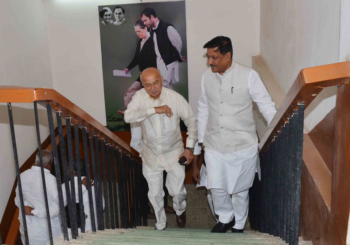 Chief Minister Prithviraj Chavan, MPCC President Manikrao Thakare & Ex Union Minister of Home Sushilkumar Shinde during Maharashtra State Congress Committee Office-Bearers meeting at Tilak Bhavan Dadar.