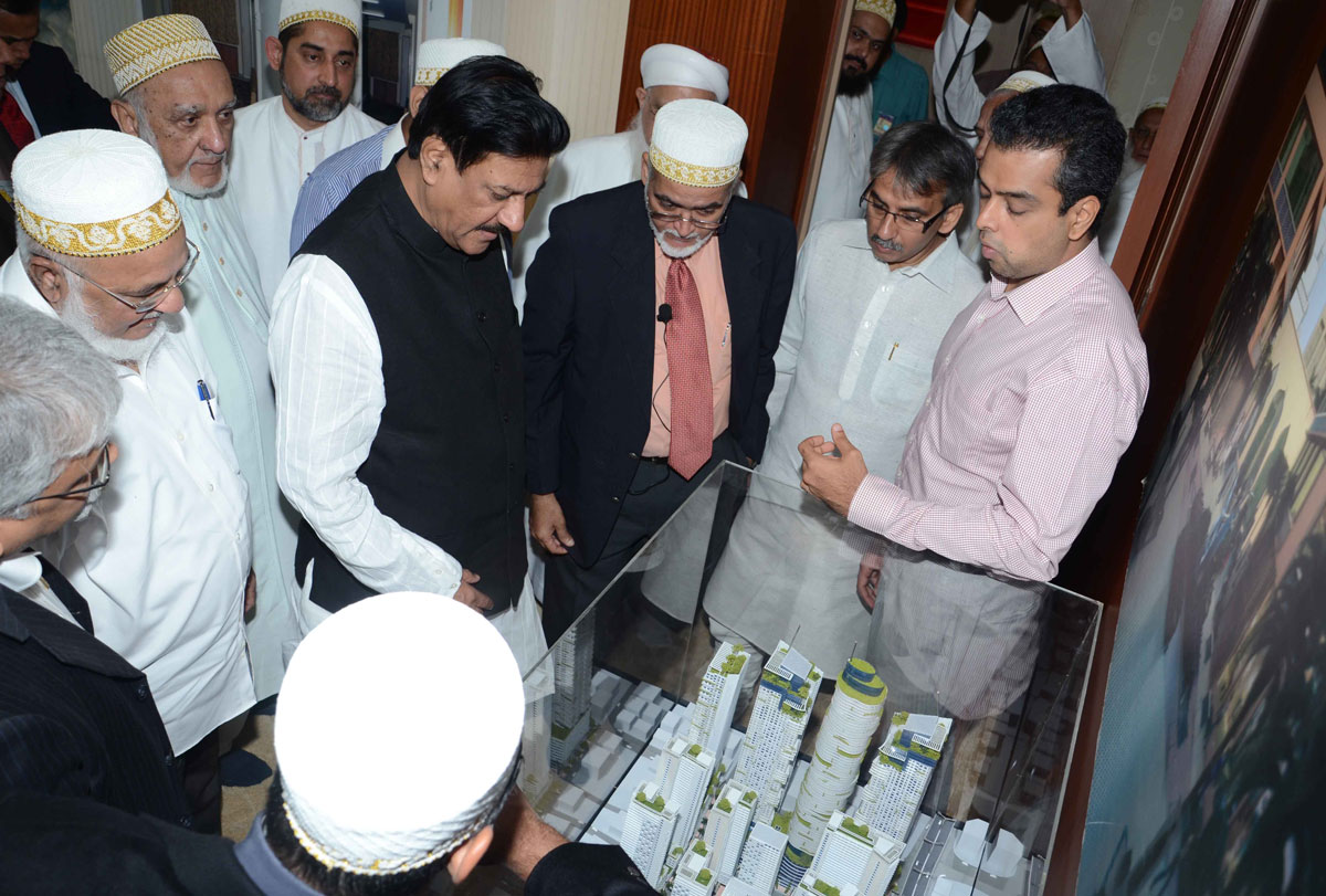 CHIEF MINISTER PRITHVIRAJ CHAVAN,UNION STATE MINISTER MILIND DEORA & MLA AMIN PATEL ON PROJECT BHENDI BAZAR REDEVELOPMENT AT BOHRI MOHALLA.