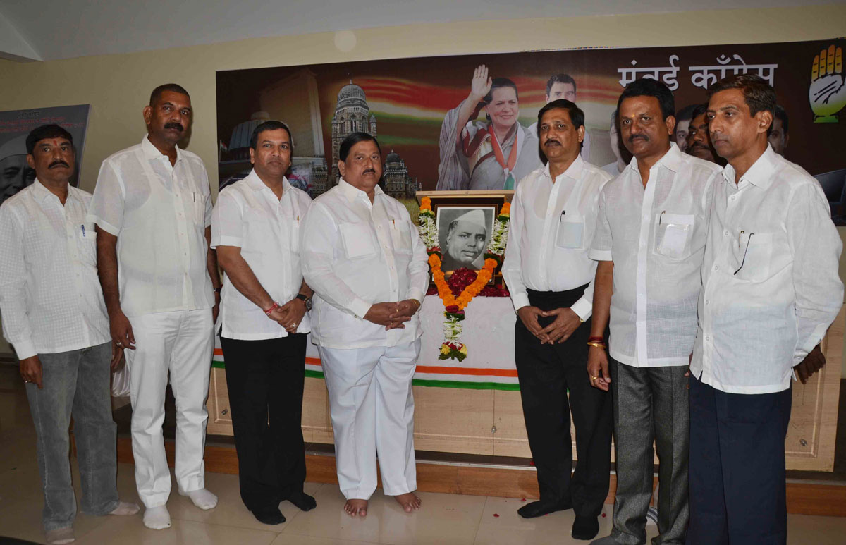 Mumbai Congress Paying Tribute to The First Chief Minister of Maharashtra Late Yashwantrao Chavan on his 102th Birth Anniversary.