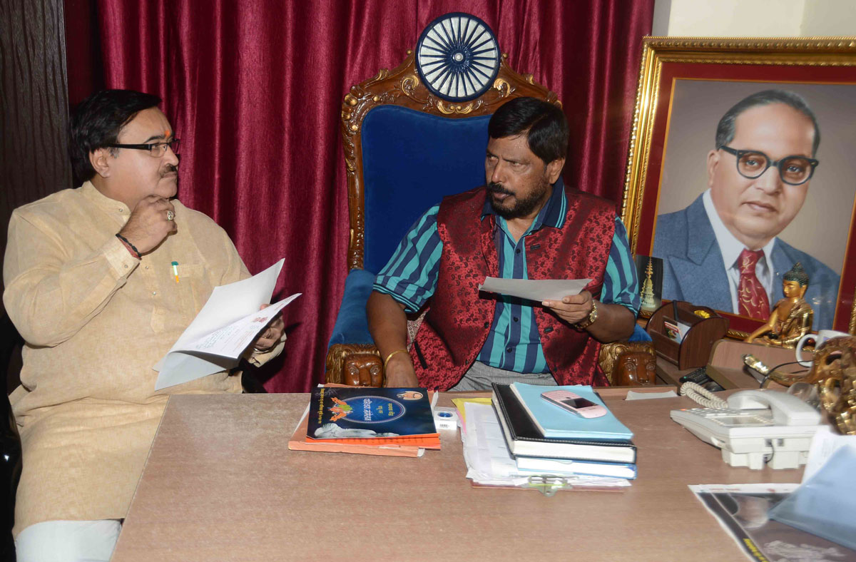 Minister Prakash Mehta meets RPI Chief Ramdas Athawale at Savidhan Bungalow Bandra.