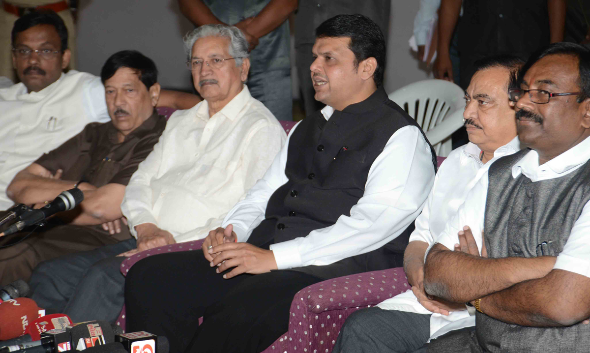 Chief Minister Devendra Fadvanis Tea Party & Press Conference Before Assembly Winter Session Ramgiri Bungalow Nagpur.