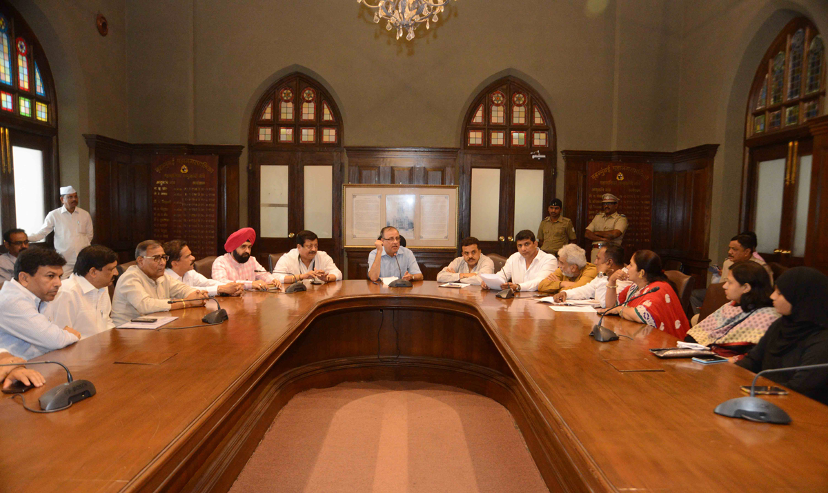 MRCC President Sanjay Nirupam & Congress Leaders Meets BMC Commissioner Ajoy Mehta at BMC Head Office.