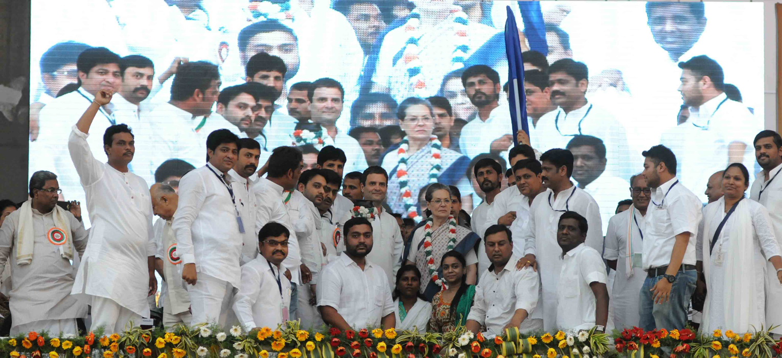 Congress President Smt.Sonia Gandhi and Vice President Rahul Gandhi at Nagpur.