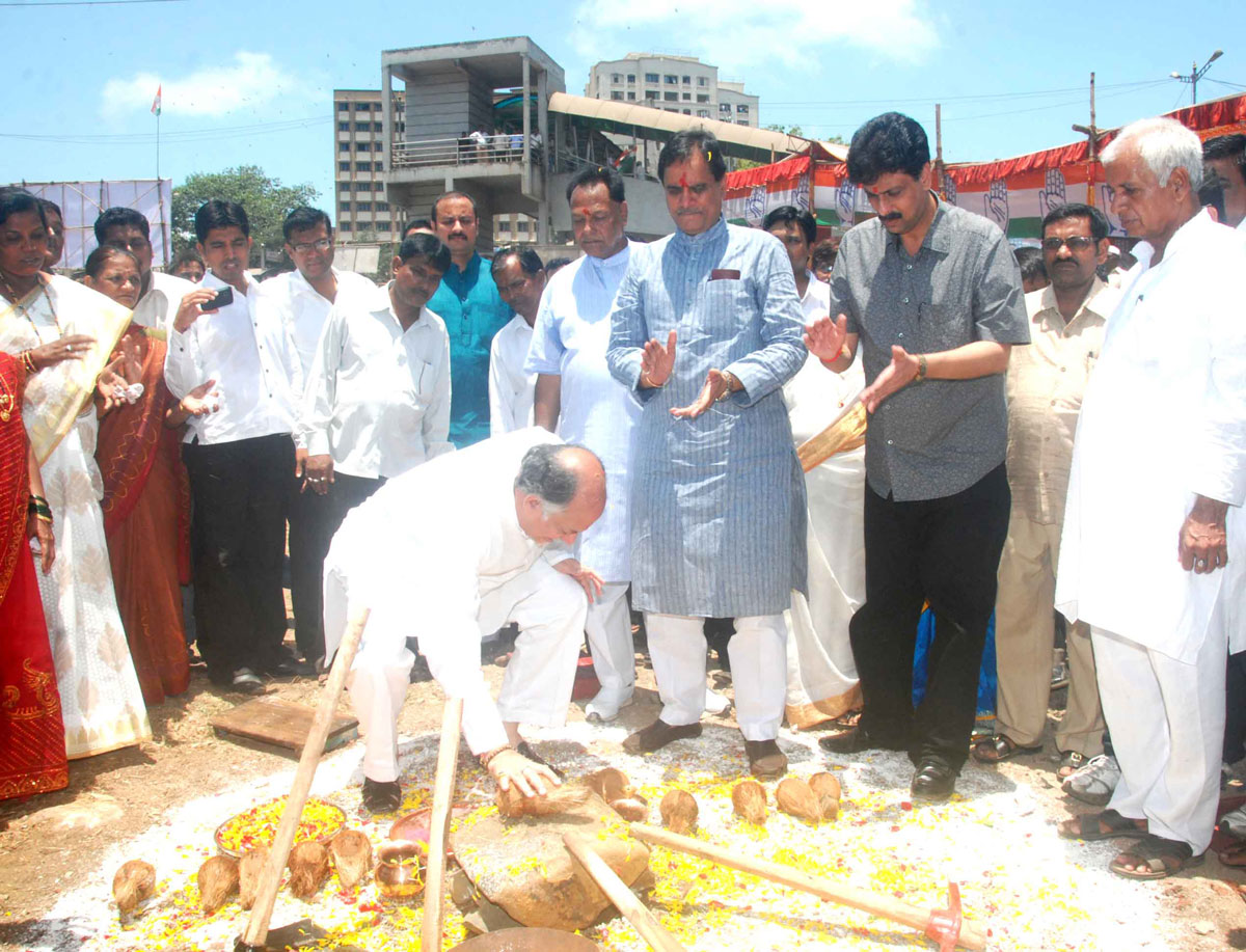 M.P.GURUDAS KAMAT & MLA RAJHANS SINGH AT KURAR VILLAGE MALAD.