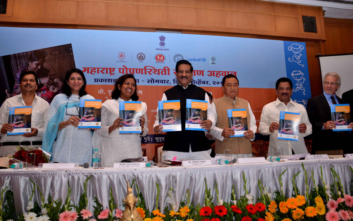 CHIEF MINISTER PRITHVIRAJ CHAVAN INAUGURATION BOOK OF MAHARASHTRA POSHANSTHITHI SARVESHAN AHAWAL & RAJMATA JIJAU AROYGA POSHAN ABHIYAN AT SAHYADRI GUEST HOUSE.