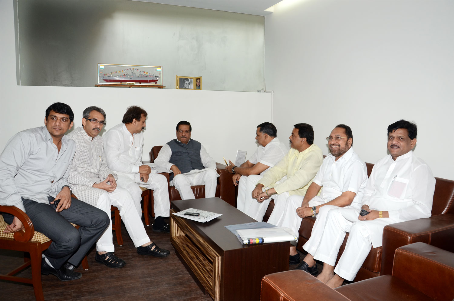 MINORITY MLA'S MEETS CHIEF MINISTER PRITHVIRAJ CHAVAN DISCUSS ON MALEGAON ISSUE AT VARSHA BANGLOW.