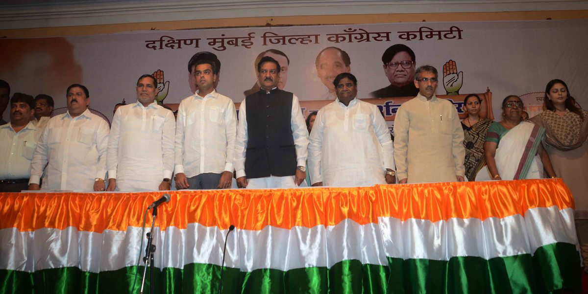 CHIEF MINISTER PRITHVIRAJ CHAVAN,MUMBAI CONGRESS PRESIDENT JANARDHAN CHANDURKAR ,MP & UNION MINISTER MILIND DEORA DURING SOUTH MUMBAI DISTRICT CONGRESS COMMITTEE CONGRESS WORKERS SAMMELAN AT TEJPAL HALL NEAR AUGUST KRANTI MAIDAN.