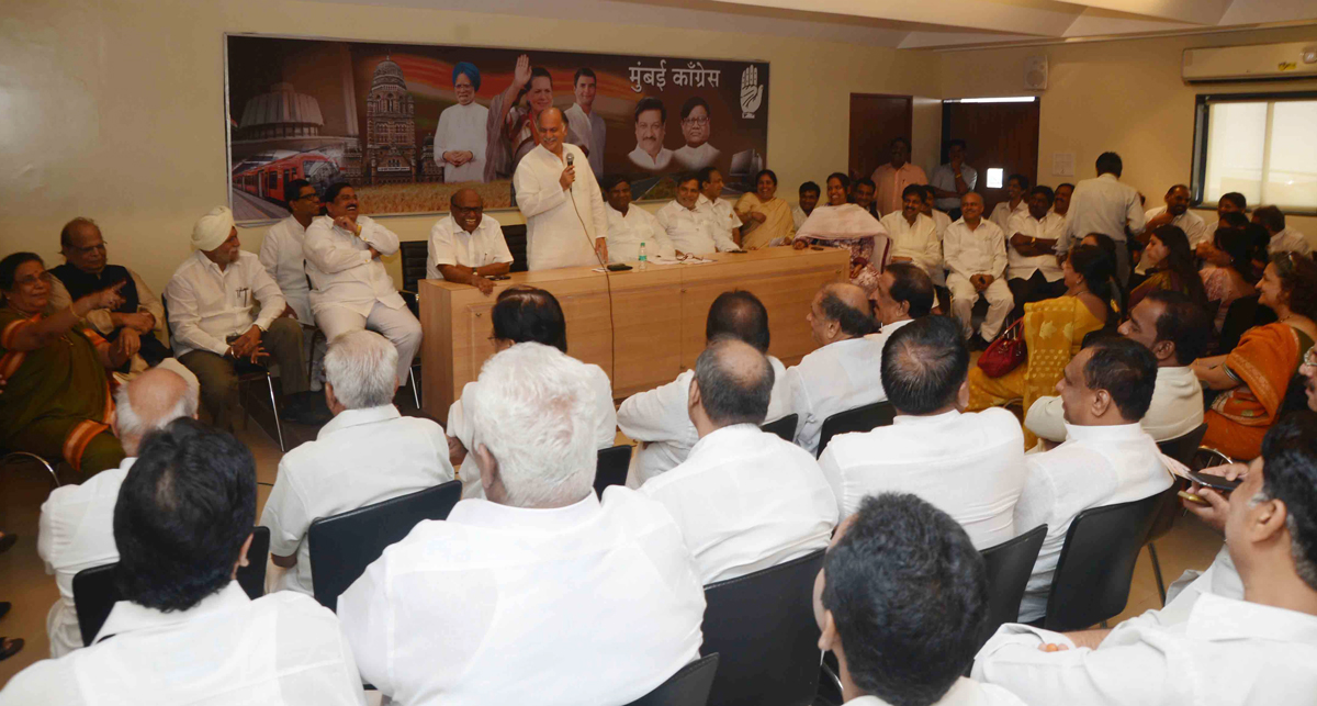 MUMBAI CONGRESS PRESIDENT PROF.JANARDAN CHANDURKAR & AICC GEN.SEC.& M.P. GURUDAS KAMAT IN EXECUTIVE MEETING AT RAJIV GANDHI BHAVAN AZAD MAIDAN.
