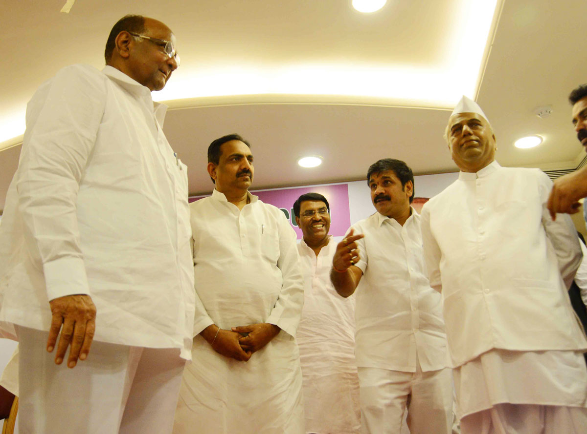 Union Minister Sharad Pawar Unveiled the Wax Model of former Chief Minister of Maharashtra  Late.Yashwantrao Chavanji at Y.B.Chavan Center.