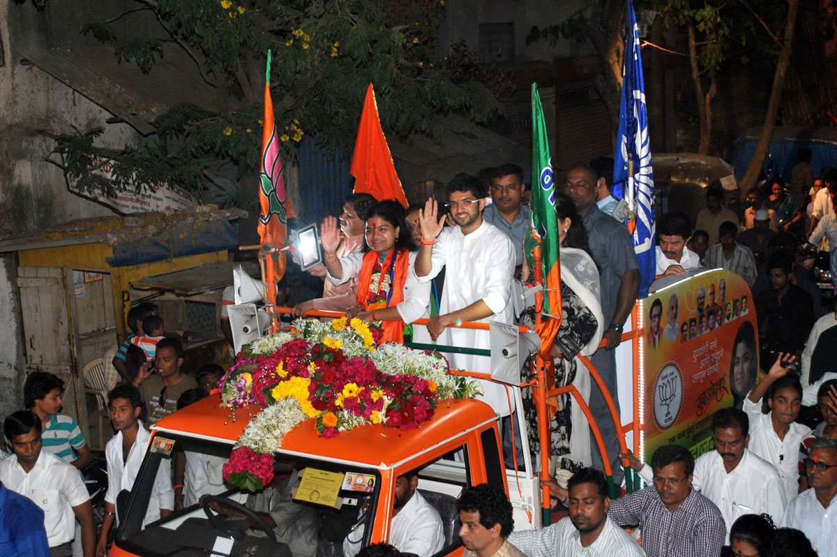 Mahayuti MP.Candidate Poonam Mahajan Election Campaign Rally at Halov Pool Kurla.