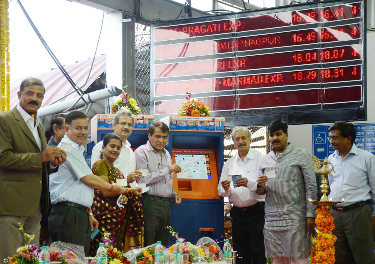 Inauguration of the Mobile Ticketing System at Dadar Stn. by Hands of Hon'ble Minister of Railways Sunil Prabhu.