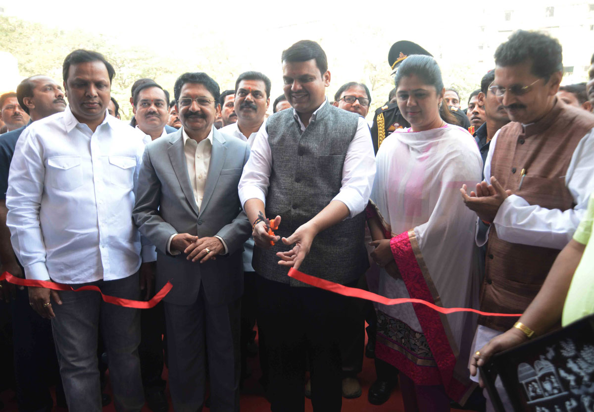 Governor Dr.Ch.Vidyasagar Rao & Chief Minister Devendra Fadnavis during Inauguration of Mahalaxmi Saras Exhibition at Bandra Reclamation.