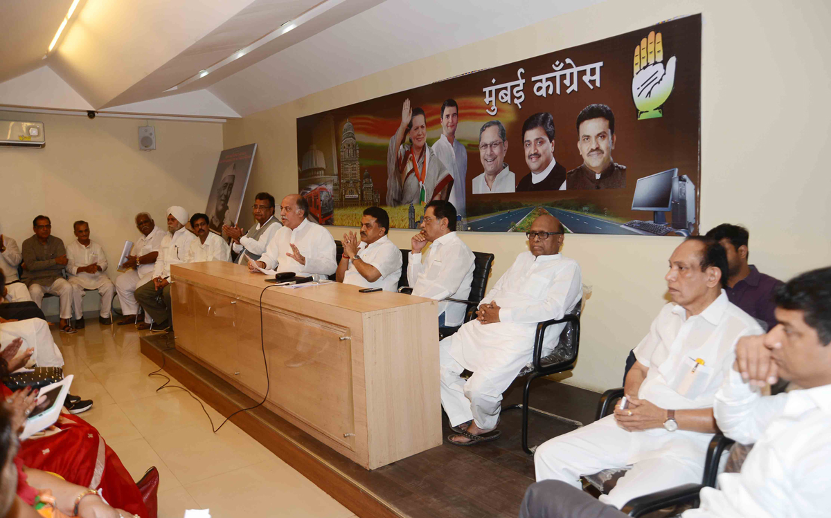 MRCC President Sanjay Nirupam & AICC Gen.Secretary Gurudas Kamat During Block Congress Worker's Meeting at Rajiv gandhi Bhavan Azad Maidan.