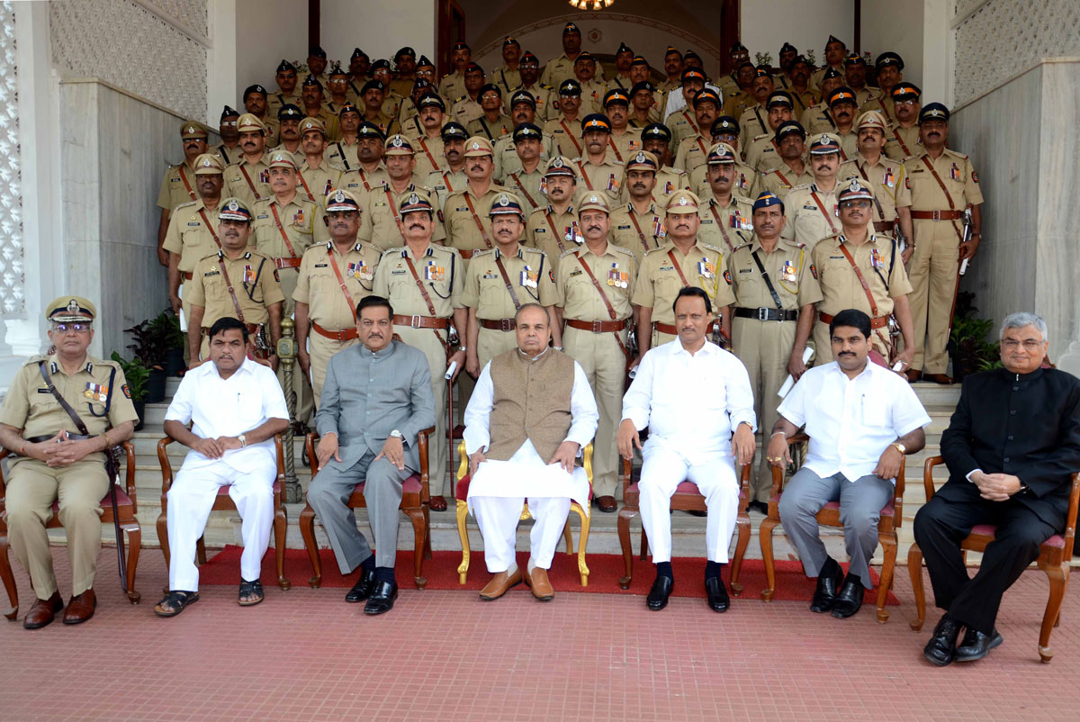 GOVERNOR OF MAHARASHTRA K.SHANKARANARAYANAN,CHIEF MINISTER PRITHVIRAJ CHAVAN,DY CHIEF MINISTER AJITDADA PAWAR,HOME MINISTER R.R. PATIL,STATE HOME MINISTER SATEJ PATIL AT DARBAR HALL RAJ BHAVAN.