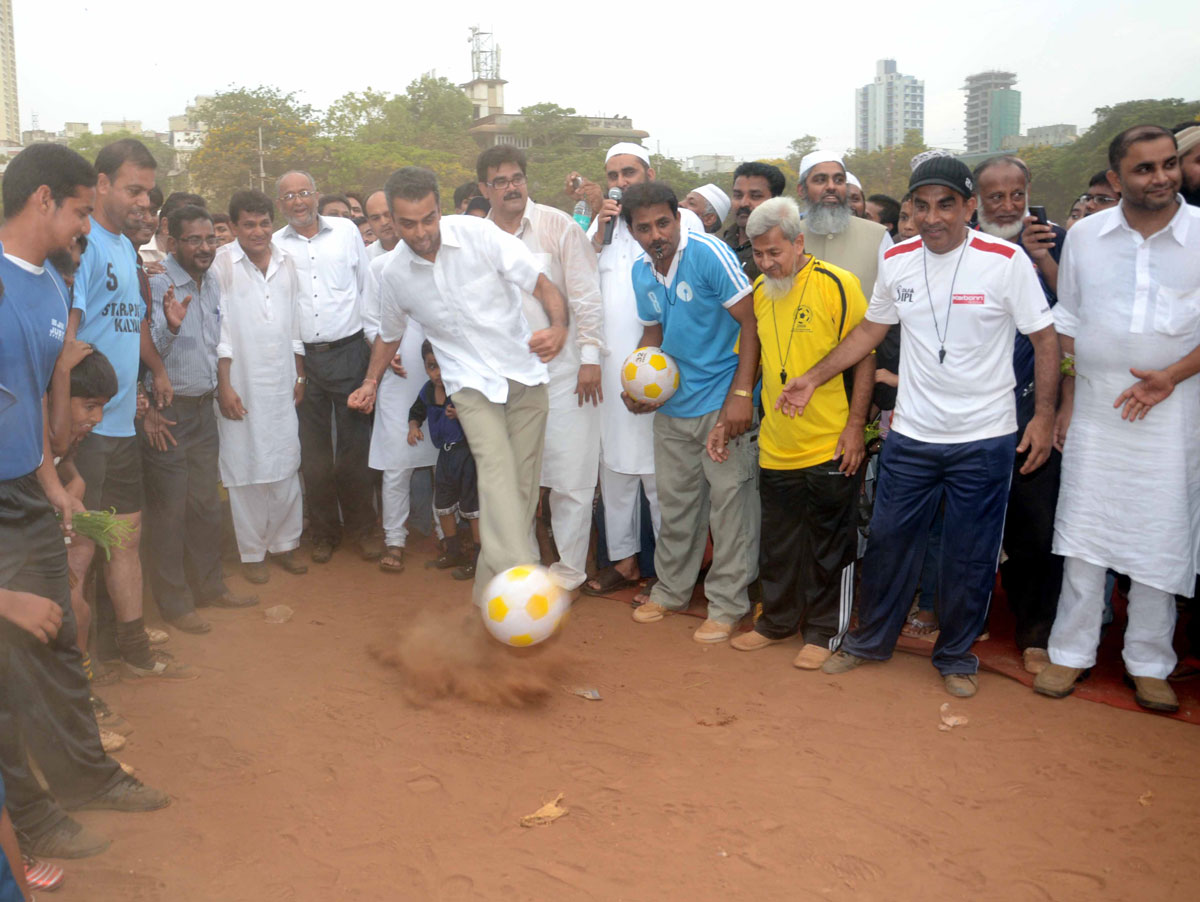 UNION MINISTER OF STATE MILIND DEORA IN FOOTBALL CAMP AT MADANPURA.