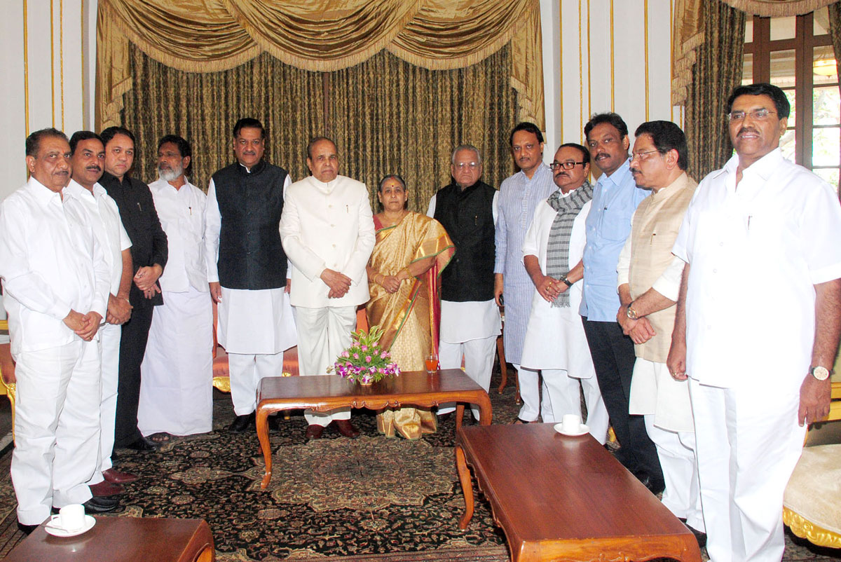 GOVERNOR OF MAHARASHTRA K.SHANKARANARAYANAN,CHIEF MINISTER PRITHVIRAJ CHAVAN,DY CHIEF MINISTER AJITDADA PAWAR & OTHER'S LEADER'S  AT RAJ BHAVAN.