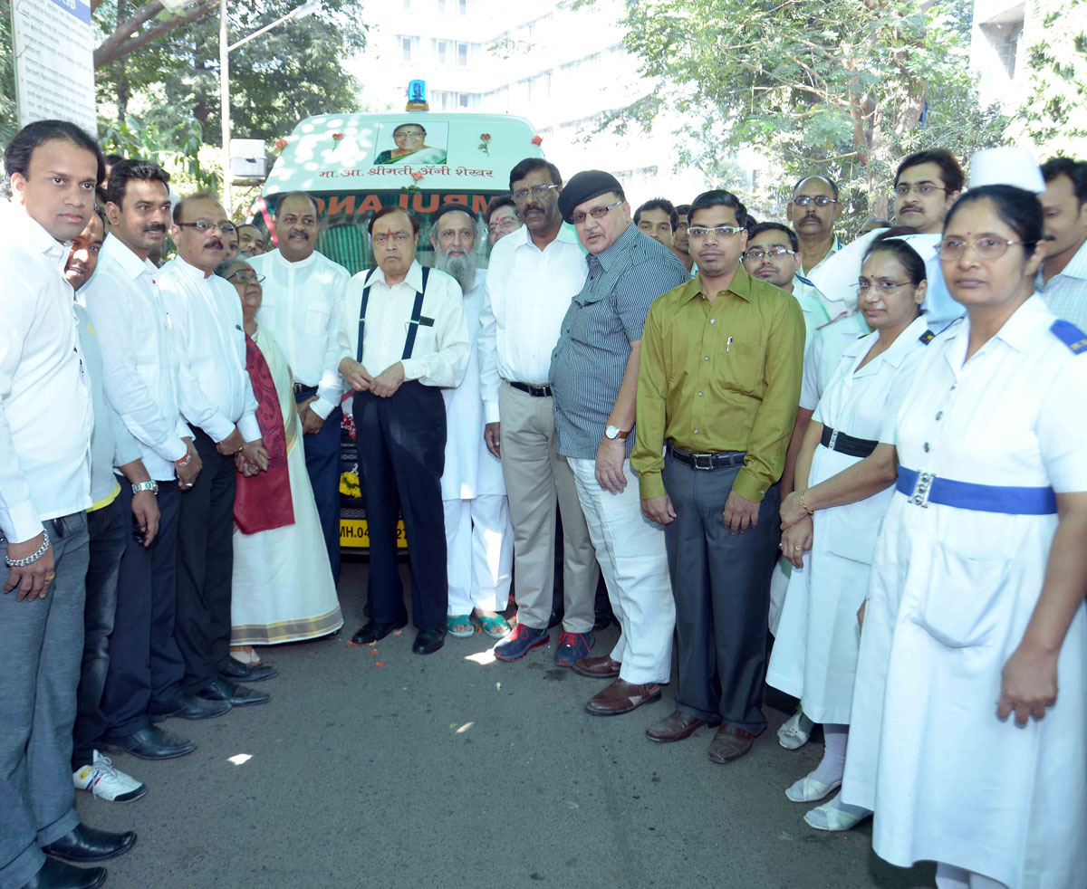 MP.& EX.Union Minister Murli Deora inaugurates Ambulance at St.George Hospital.