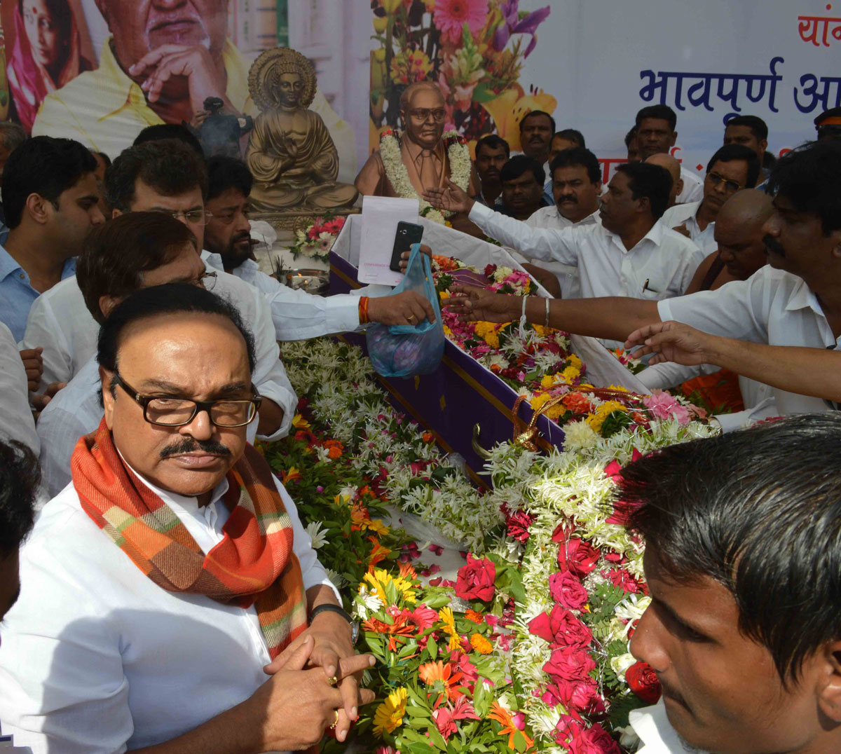 Dalit Panther Leader & Poet Padmashree Namdeo Dhasal Funeral In Mumbai At Dadar.