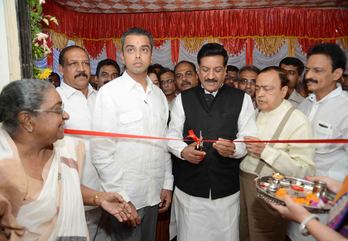 Chief Minister Prithviraj Chavan Inauguration Linear Oxylater & C.T.Scan Machinery at Cama Hospital CST.