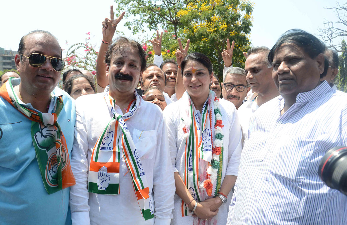 Congress/NCP/PRP (Kawade)/ Republican Party of India (Democratic) Alliance MP.Candidate Priya Dutt Filed her Nomination Form at Bandra Dist.Administrative Collector Office.