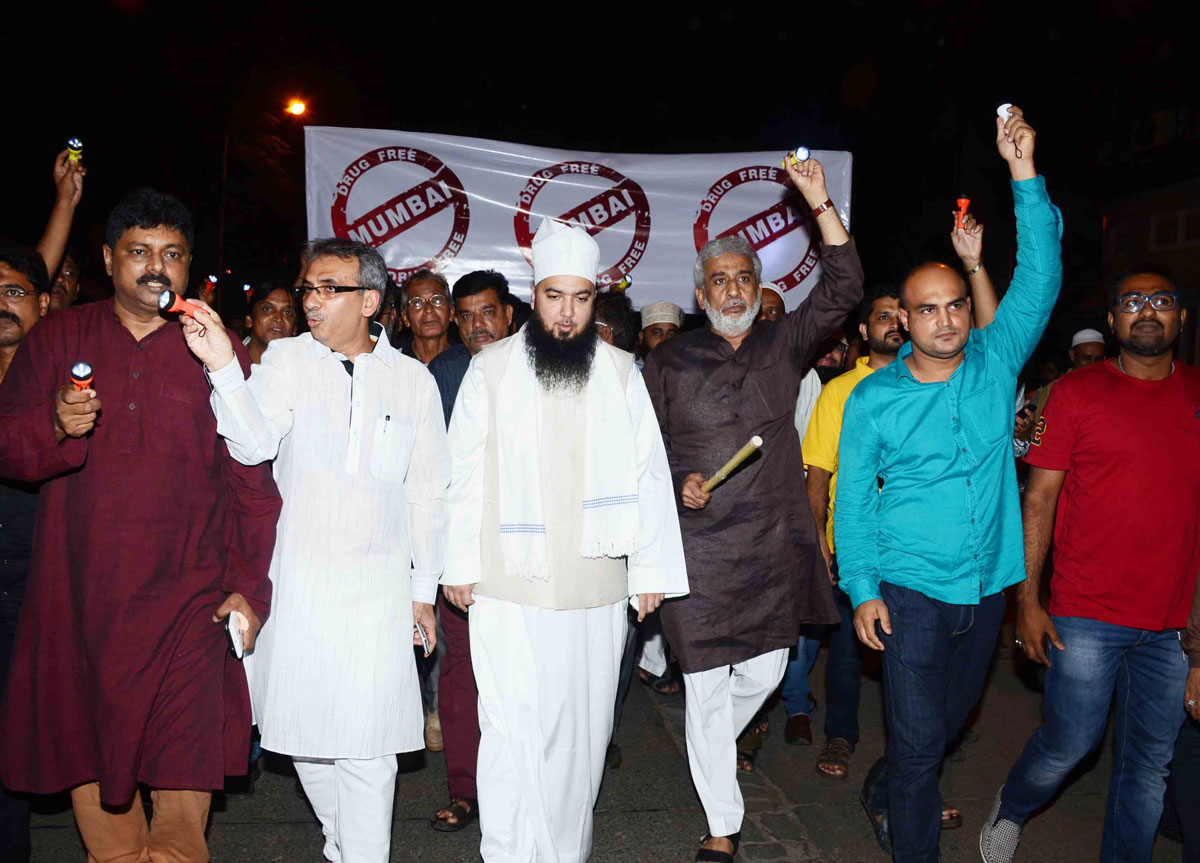 Drug Free Mumbai....Peaceful Protest Lead by Hazrat Syed Maulana Moinuddin Ashraf (Moin Miya) at Dongri Police Station.