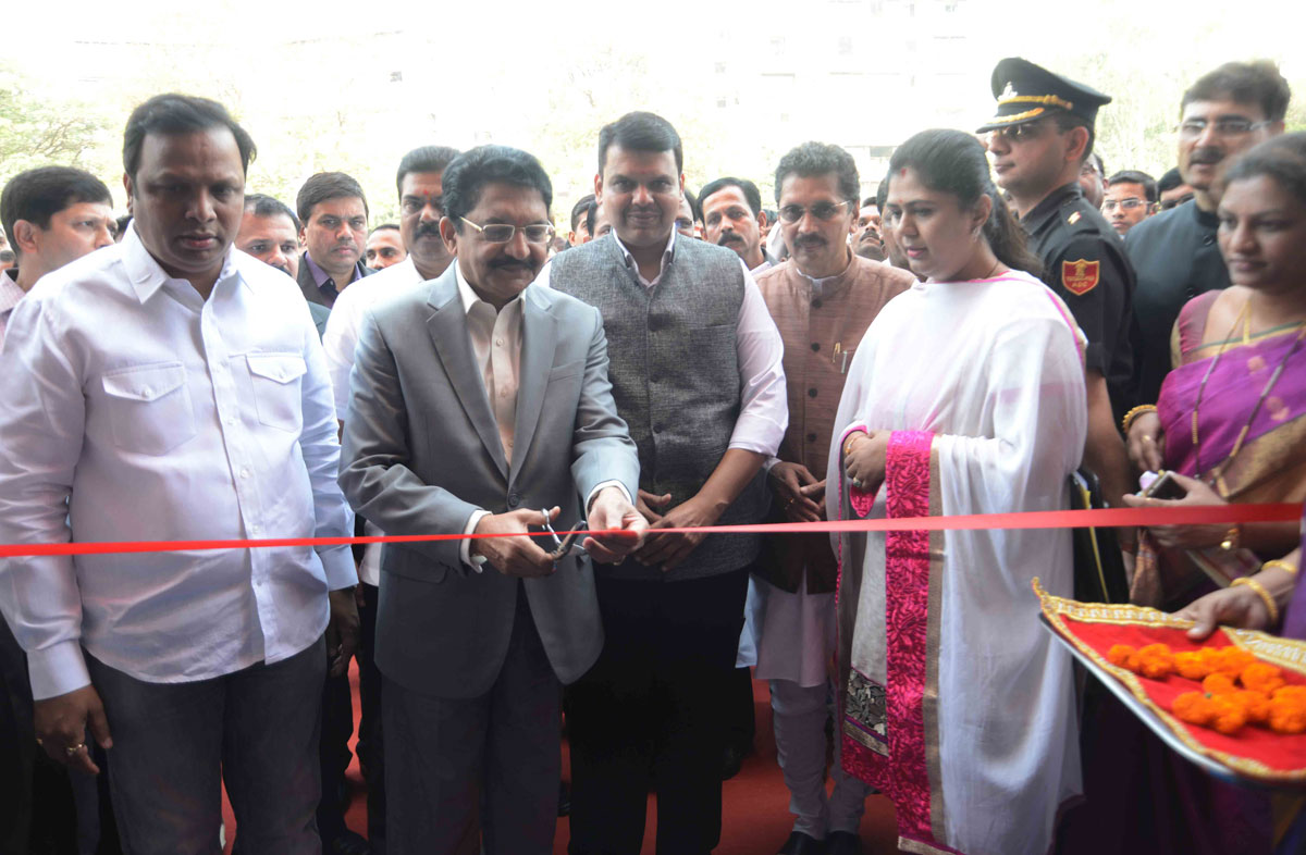 Governor Dr.Ch.Vidyasagar Rao & Chief Minister Devendra Fadnavis during Inauguration of Mahalaxmi Saras Exhibition at Bandra Reclamation.
