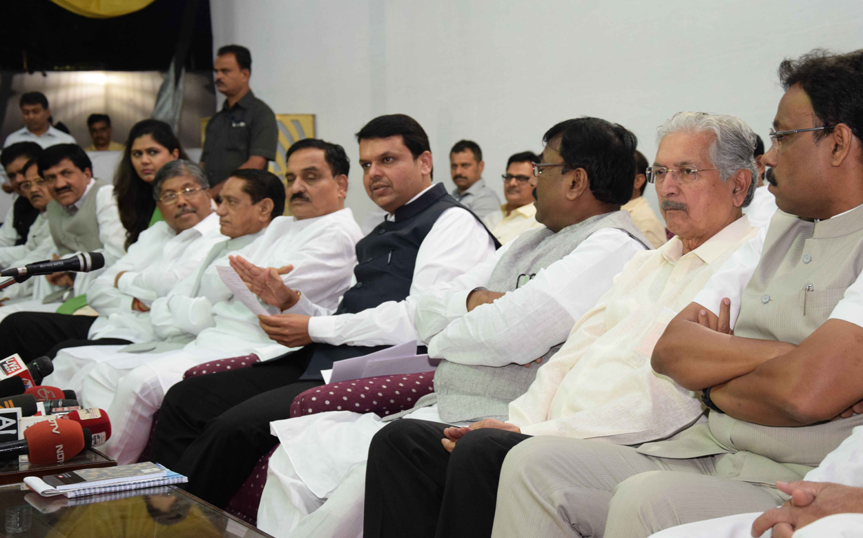 #NagpurSession: Chief Minister Devendra Fadnavis Tea Party & Press Conference Before Assembly Winter Session Ramgiri Bungalow Nagpur.