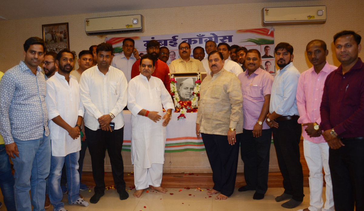 MRCC Paying Trinute to the first Chief Minister of Maharashtra Yashwantrao Chavan on his Iaranti at Rajiv Gandhi Bhavan.