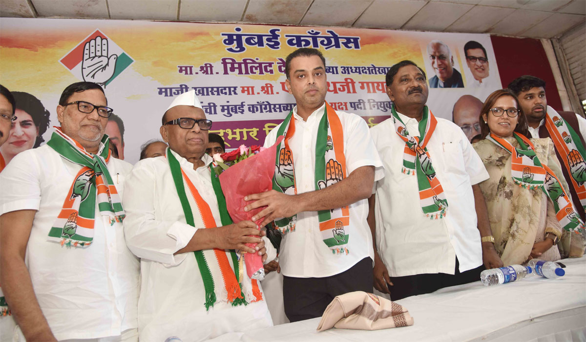 Congress Senior Leader & Ex. MP Eknathrao Gaikwad Took Charge as Mumbai Congress Working President today at Rajiv Gandhi Bhavan.