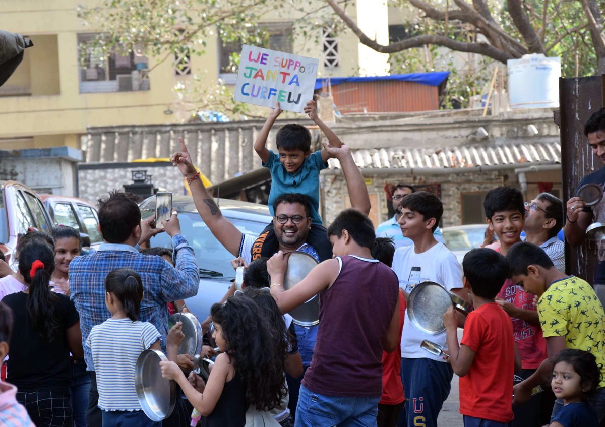 Citizens Express Gratitude to all those who are working 24x7 so that our nation becomes free from COVID-19 #JanataCurfew.