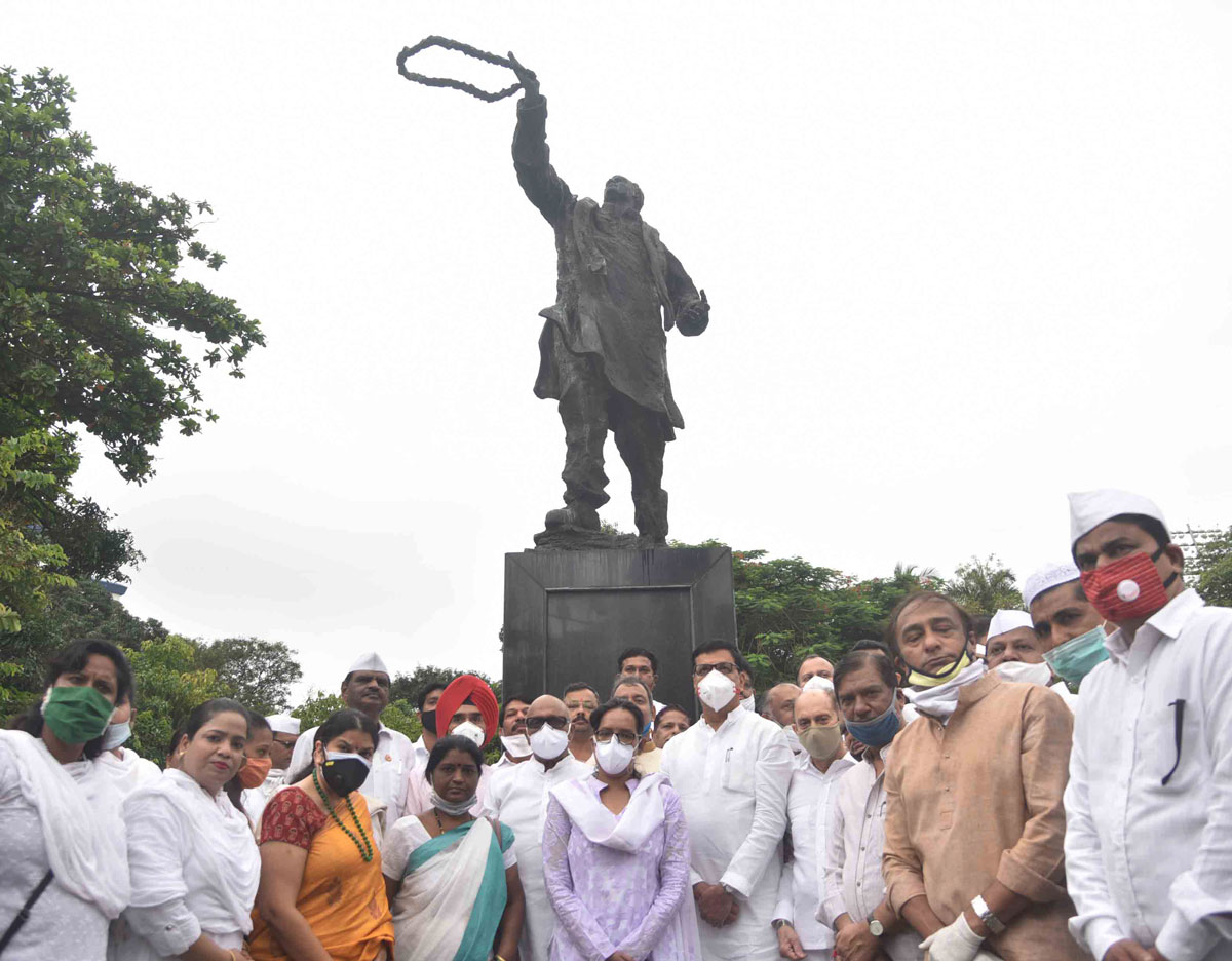 Congress Party Leaders Paying Tribute to Former Prime Minister  Bharat Ratna  Rajiv Gandhi on his Birth Anniversary.