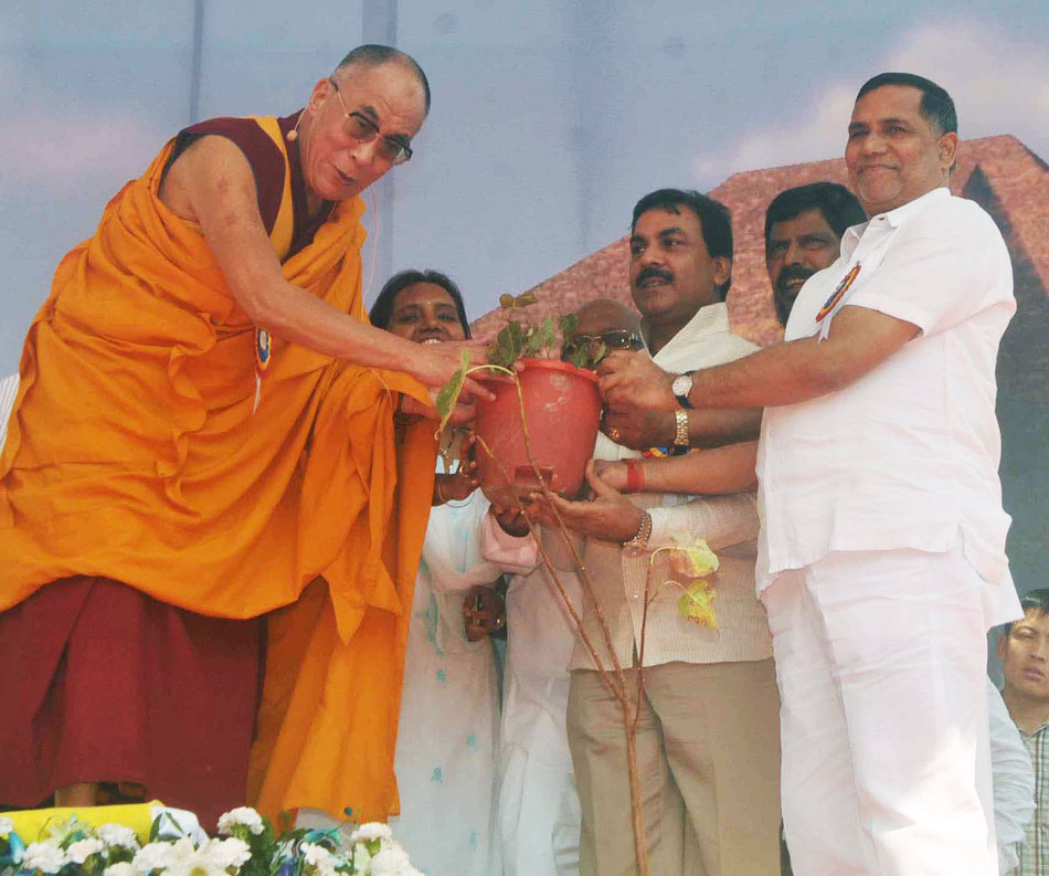 BUDDHIST SPIRITUAL & NOBEL PEACE LAUREATE DALAILAMAJI  IN MUMBAI .