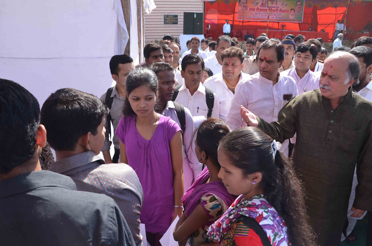 MP. & EX.UNION MINISTER GURUDAS KAMAT IN JOB FAIR AT DINDOSHI.
