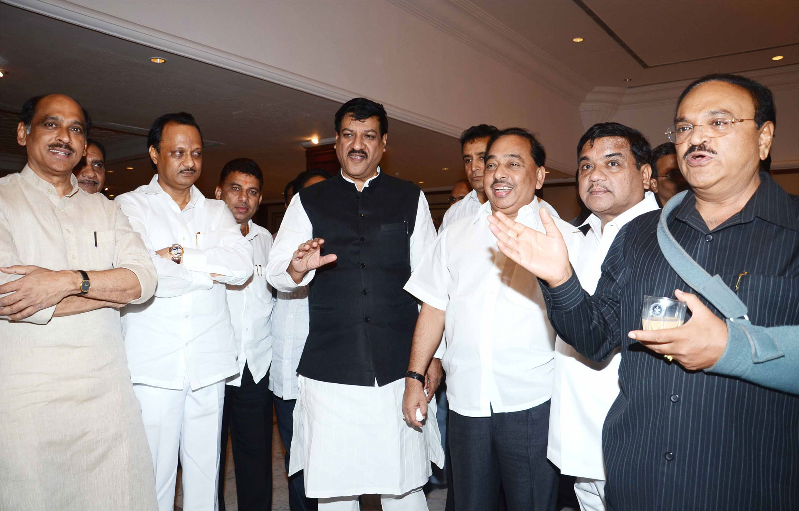 TEA PARTY BY CHIEF MINISTER PRITHVIRAJ CHAVAN AT SAYHADRI GUEST HOUSE.