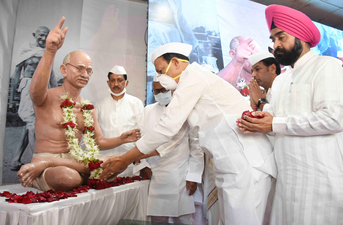 MRCC Leaders Floral Tribute to Mahatma Gandhiji on his Death Anniversary.