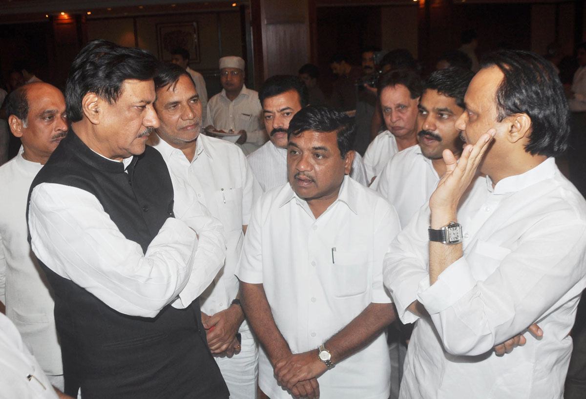 TEA PARTY BY CHIEF MINISTER PRITHVIRAJ CHAVAN AT SAYHADRI GUEST HOUSE.