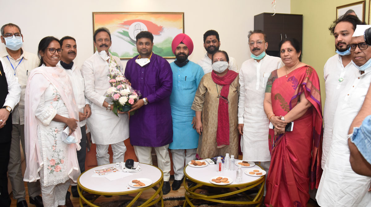 Mumbai Congress President Bhai Jagtap with Team Giving Birthday Wishes to Ganesh Kumar Yadav on his Birthday at Rajiv Gandhi Bhavan.
