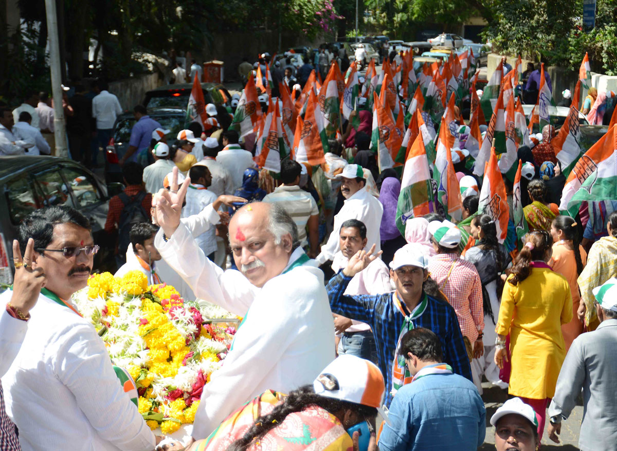 AICC Gen. Secretary & MP. Gurudas Kamat Started Campaigning for MP Election at Juhu.