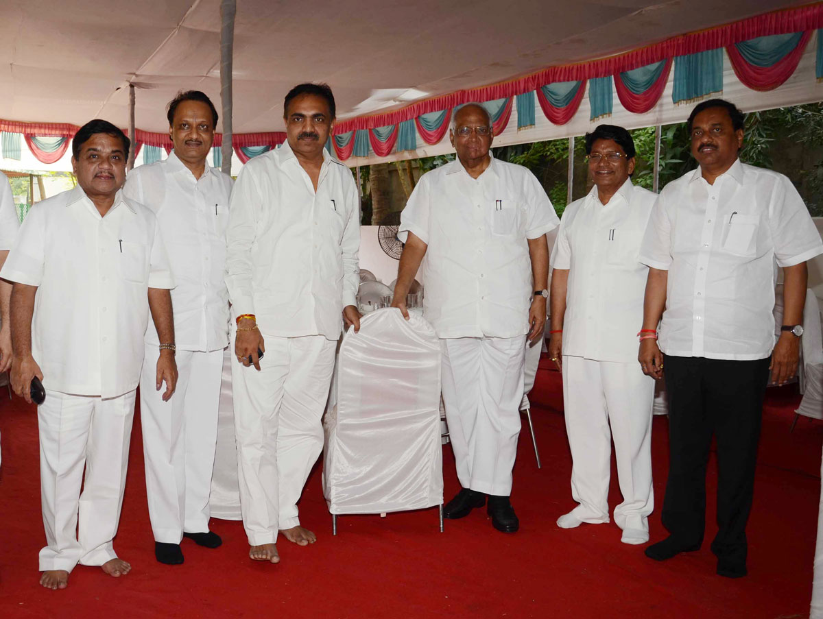 NCP.LEADERS MEETS AT RESIDENCE OF GUARDIAN MIN.JAYANTRAO PATIL AT MAHALAKSHMI.