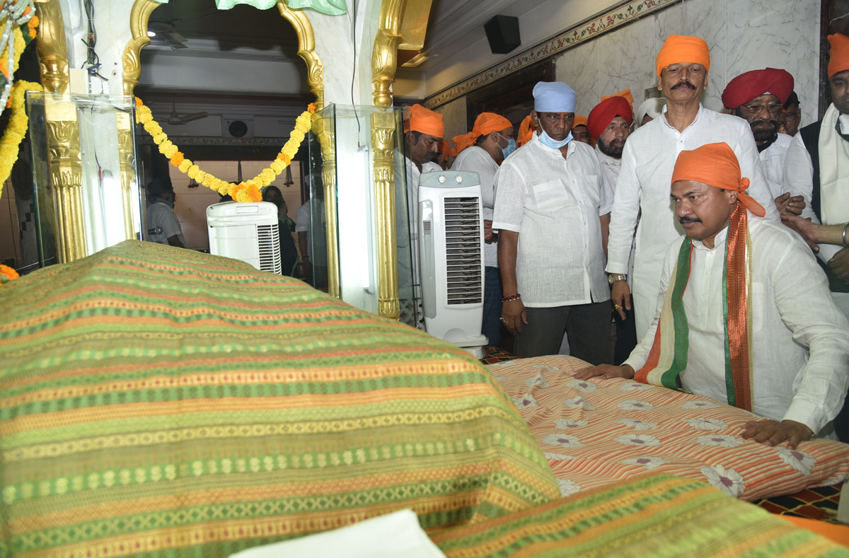 Newly Appointed MPCC President Nana Patole with Team taking Blessing Of Gurusahib at Antop Hill Gurudwara.
