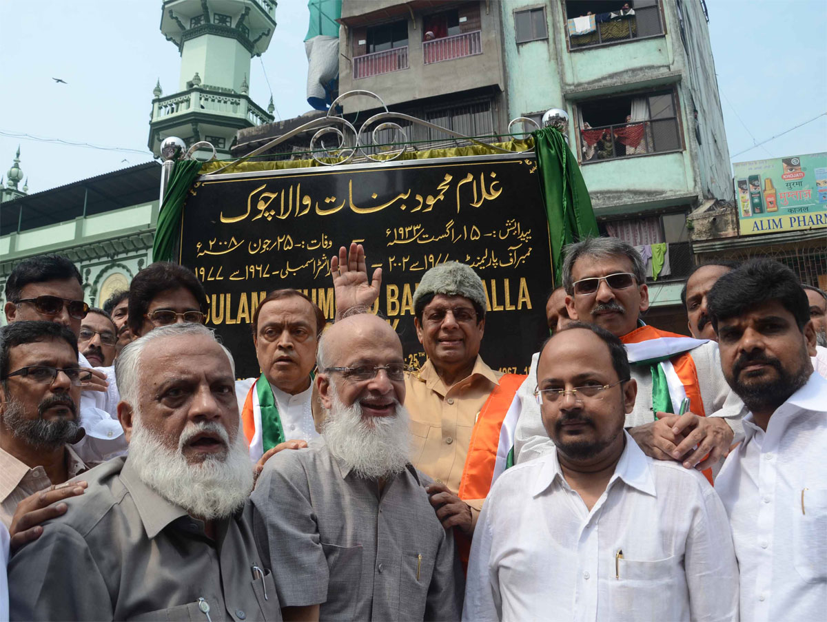 UNION MINISTER E.AHMED & EX. MINISTER MURLI DEORA AT PYDHONI ON OCCASION OF NAMING CEREMONYOF GULAM MEHMOOD BANATWALLA CHOWK.