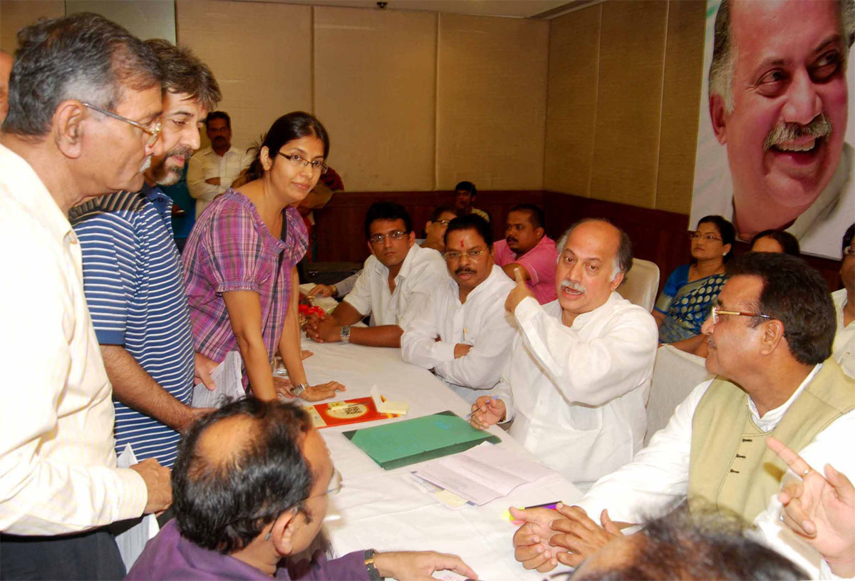 EX.MINISTER & MP.GURUDAS KAMAT JANSAMPARK ABHIYAN AT ANDHERI.