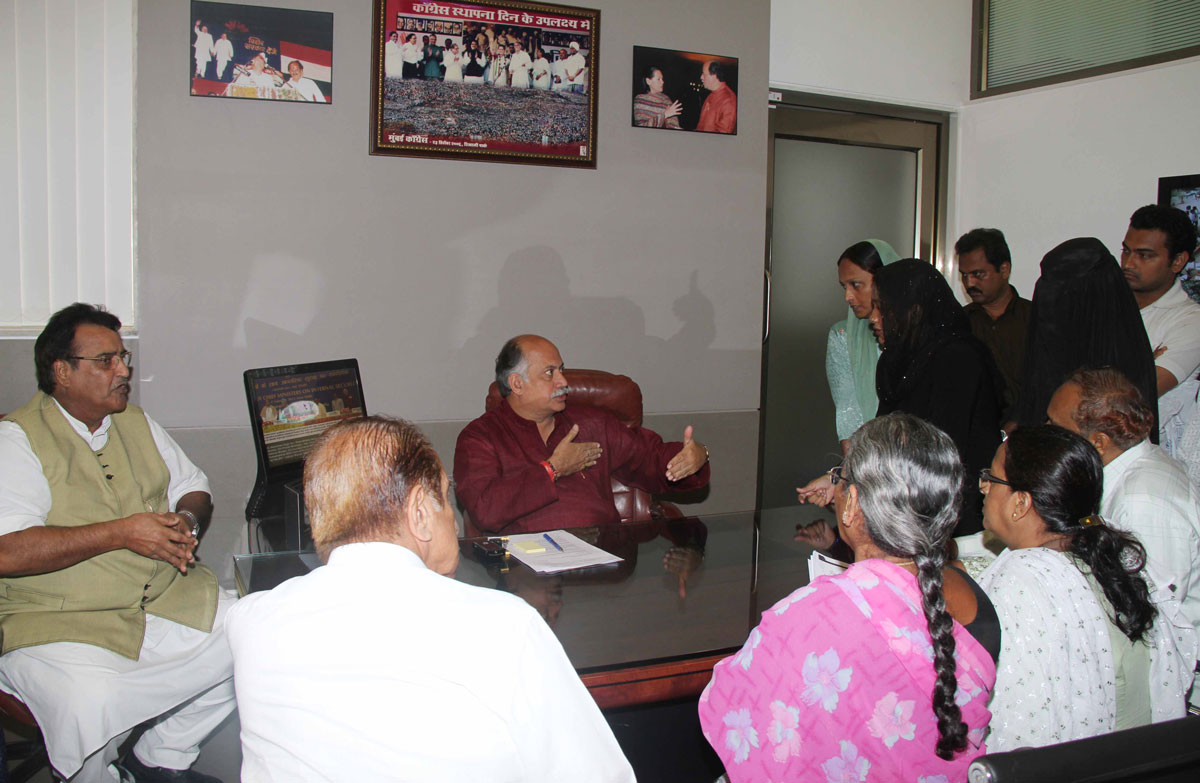 EX.UNION MINISTER & MP.GURUDAS KAMAT JANSAMPARK ABHIYAN AT ANDHERI D.N.NAGAR