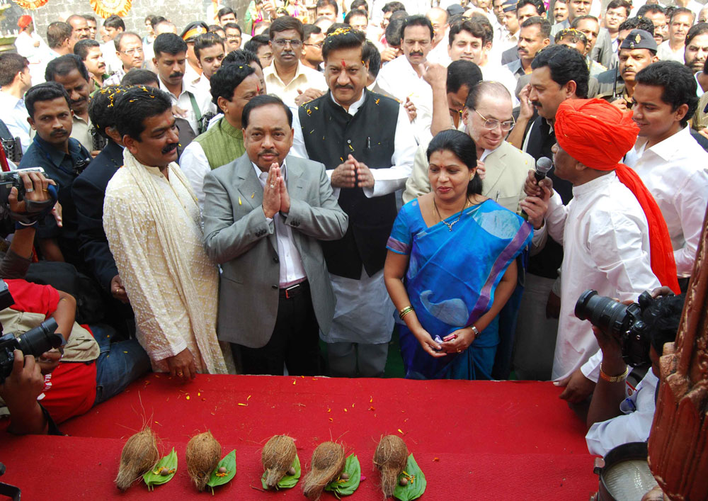 CHIEF MINISTER PRITHVIRAJ CHAVAN ,MINISTER NARAYANRAO RANE,MIN.SUNIL TATKARE & MAYOR SHRADHHA JADHAV VISIT KOKAN MAHOSTAV AT BKC. BANDRA.