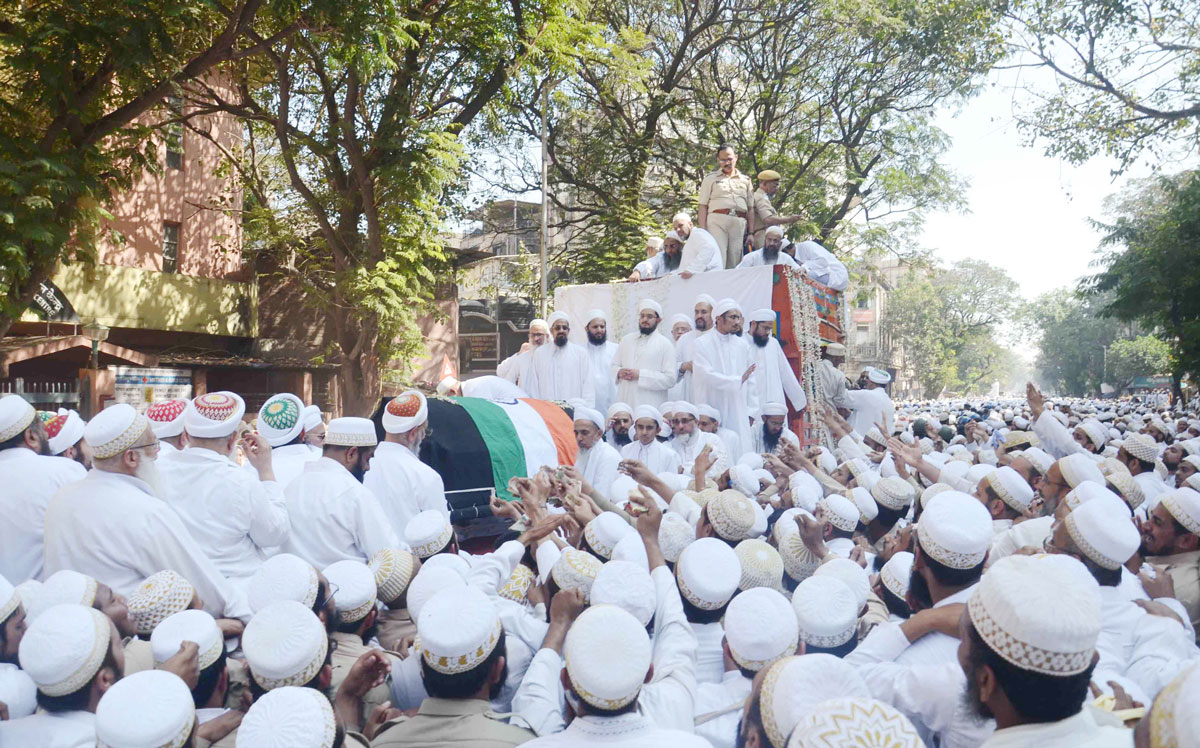 Dawoodi Bohra Community Saheb Dr.Syedna Mohammed Burhanuddin Tays Funeral In Mumbai At Bohri Mohalla.