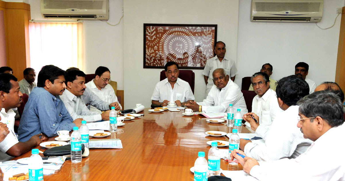 MINISTER NARAYAN RAO RANE & MINISTER MADHUKAR CHAVAN AT MANTRALAYA.