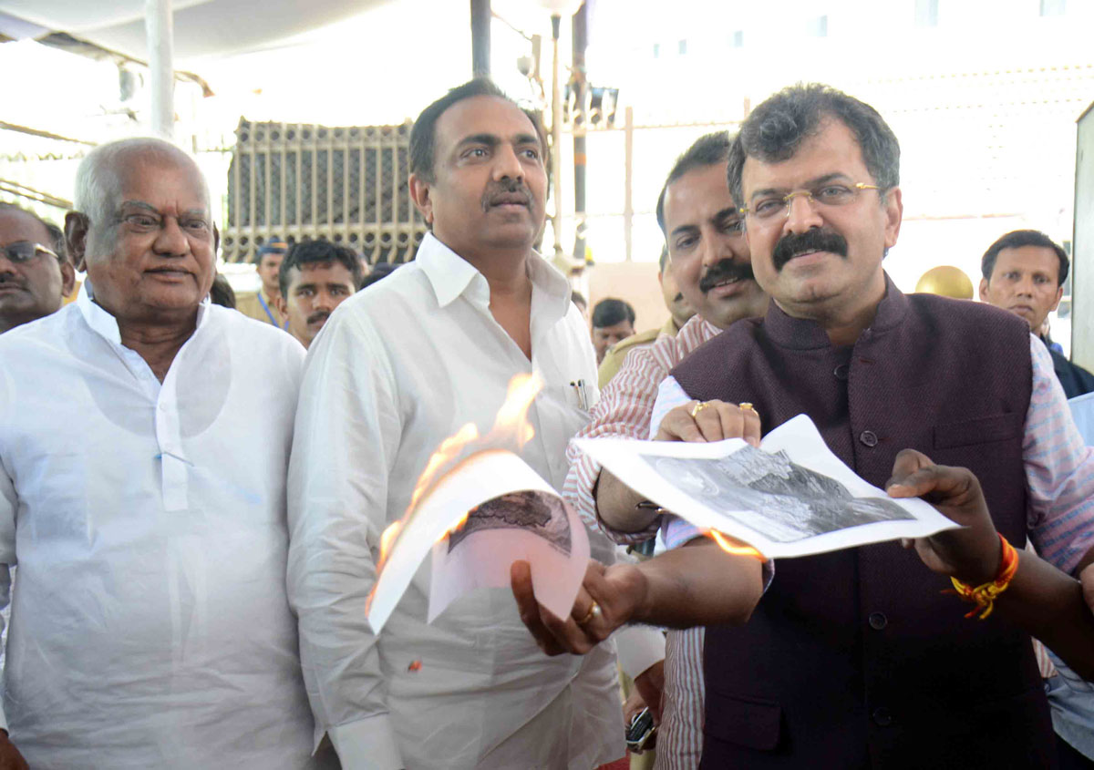 Opp.Protest 5th Day Budget Session at VIdhan Bhavan in Mumbai