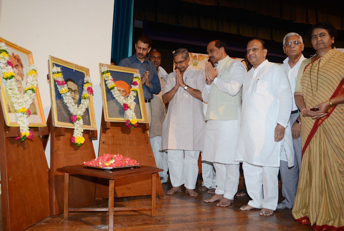 AICC SEC.MOHAN PRAKSH & CHIEF MINISTER PRITHVIRAJ CHAVAN AT Y B CHAVAN.