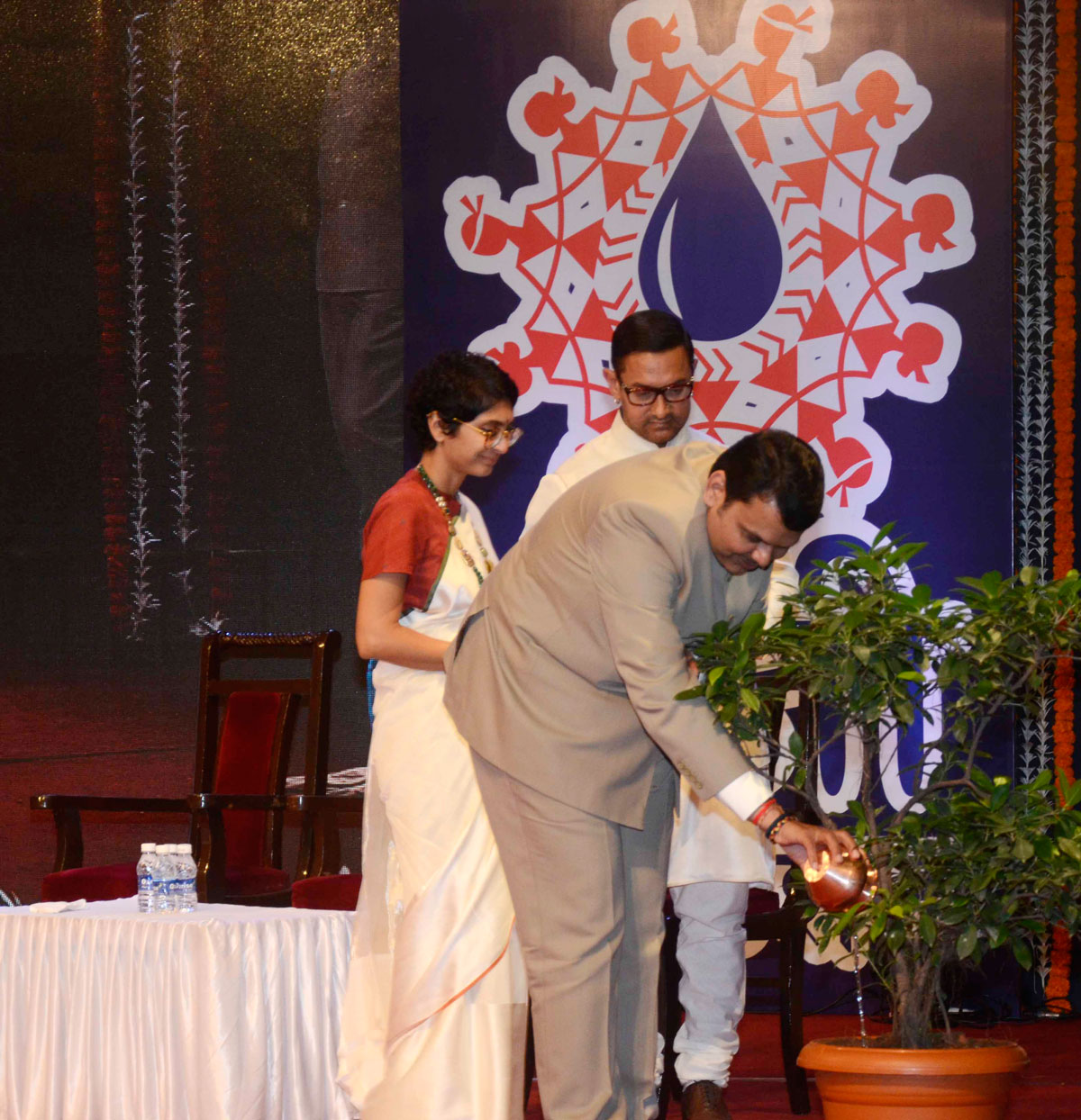 Chief Minister Devendra Fadnavis Cine Star Aamir Khan & Amrita Rao-Khan during Satyamev Jayate Paani Foundation Programme at Y.B.Chavan.